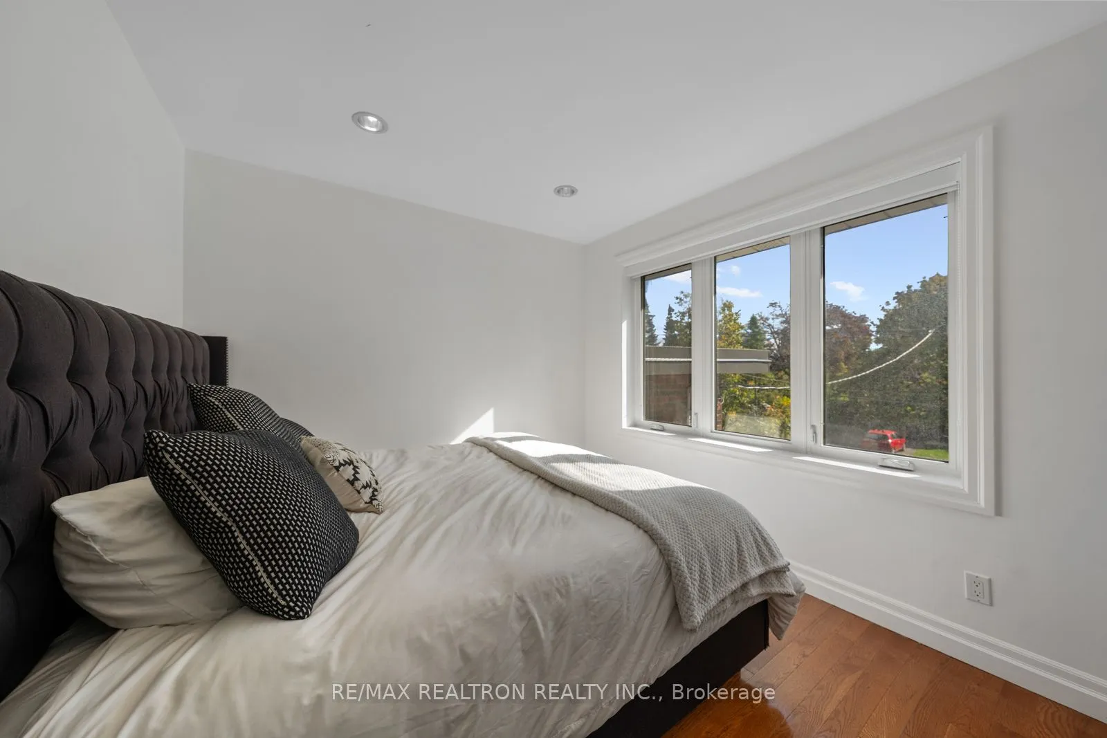 4 Model Avenue, ON M3H 1W1