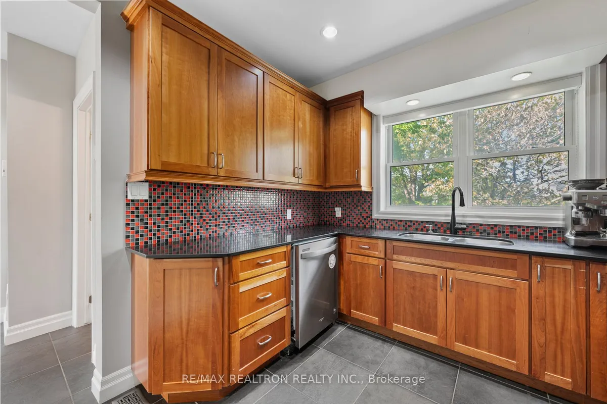 4 Model Avenue, ON M3H 1W1