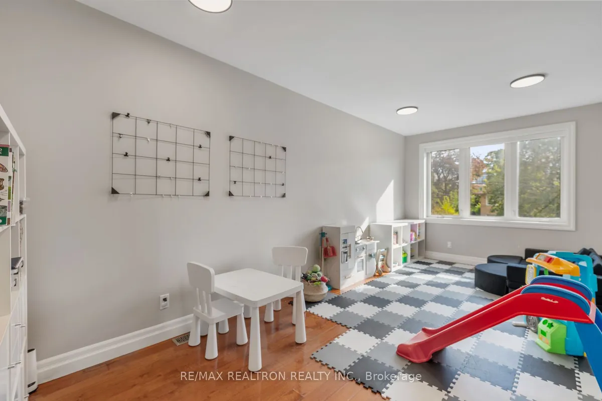 4 Model Avenue, ON M3H 1W1