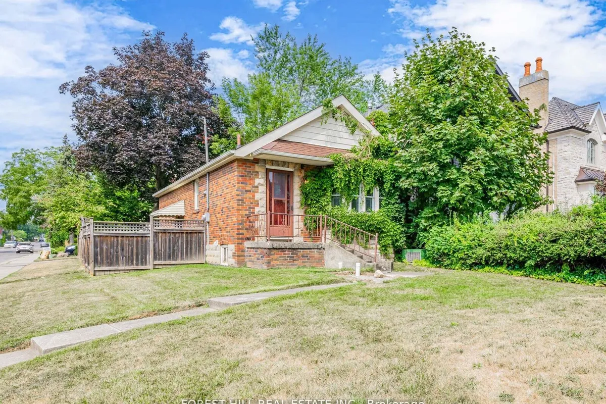 2 Esgore Drive, ON M5M 3R1