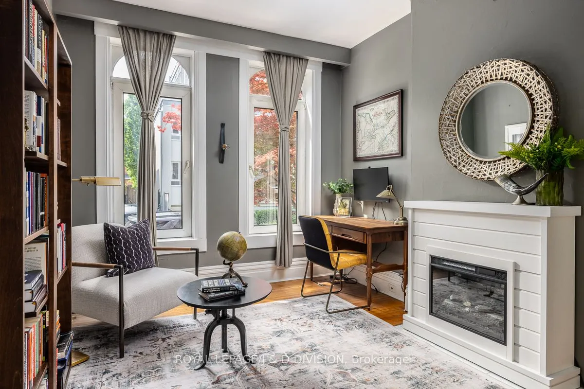 16 Boswell Avenue, ON M5R 1M4