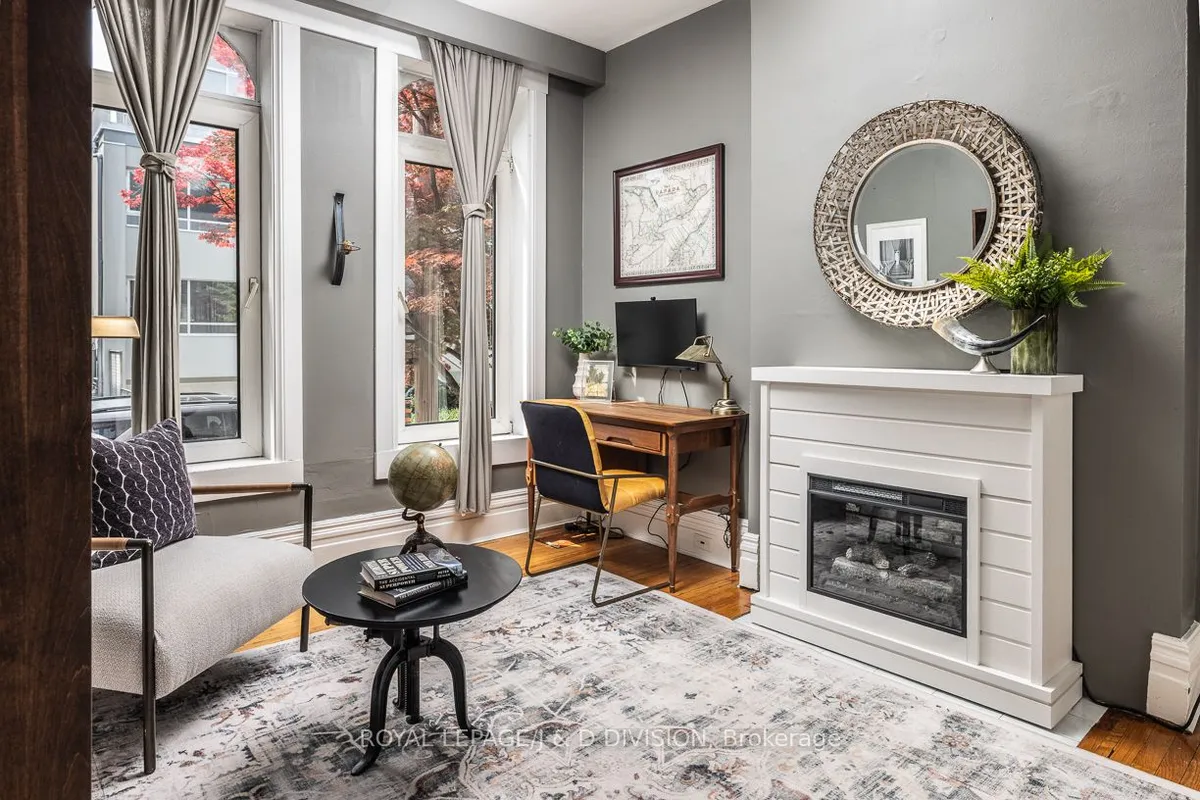 16 Boswell Avenue, ON M5R 1M4