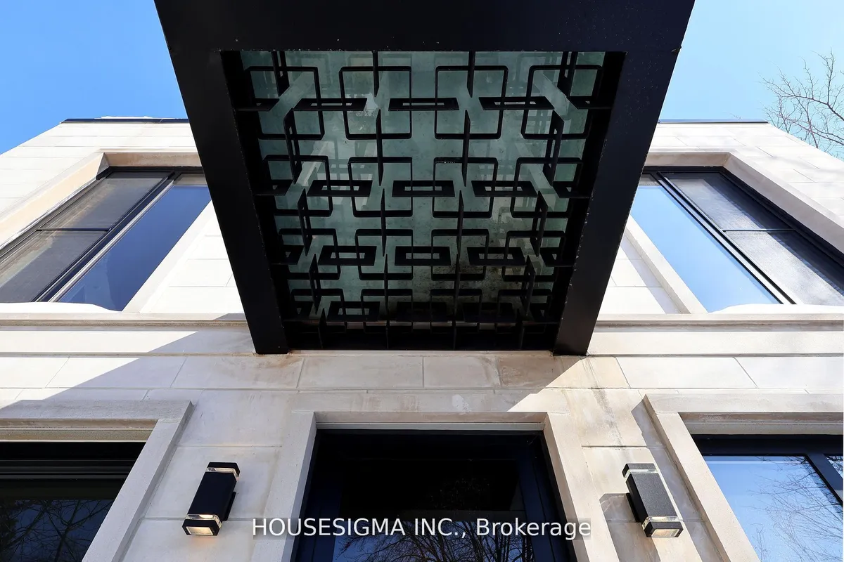 1 De Vere Gardens, ON M5M 3E4