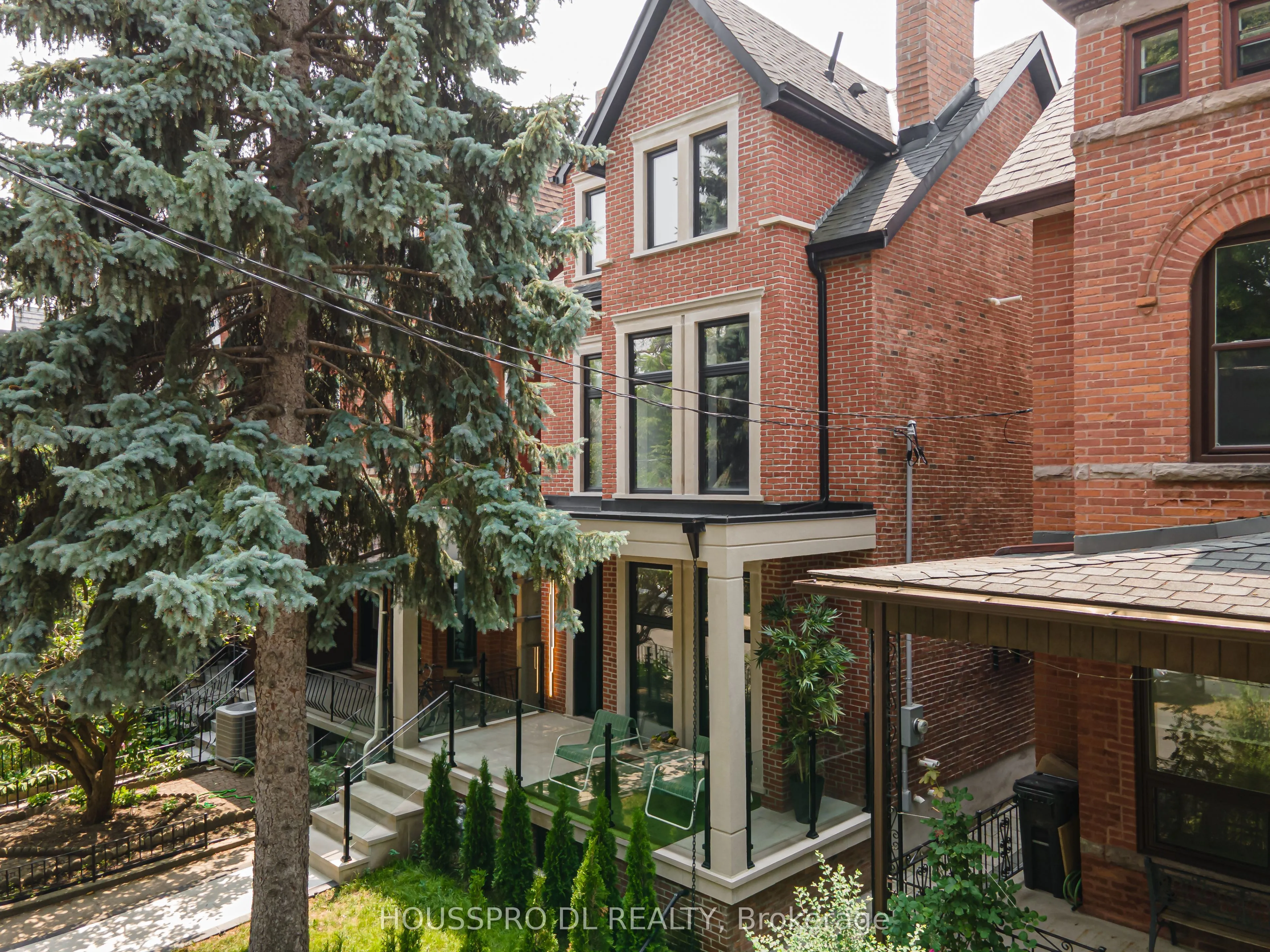 Detached 6 bedroom 6 bathroom at 82 Major Street in Toronto - MLS# C12589056