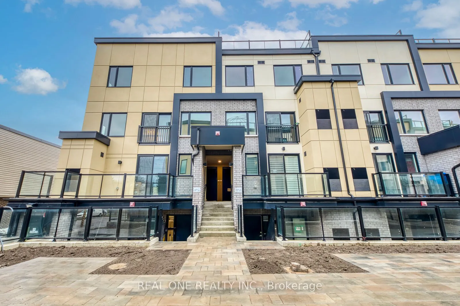 Condo Townhouse 2 bedroom 2 bathroom at 1660 Victoria Park Avenue in Toronto - MLS# C12589408