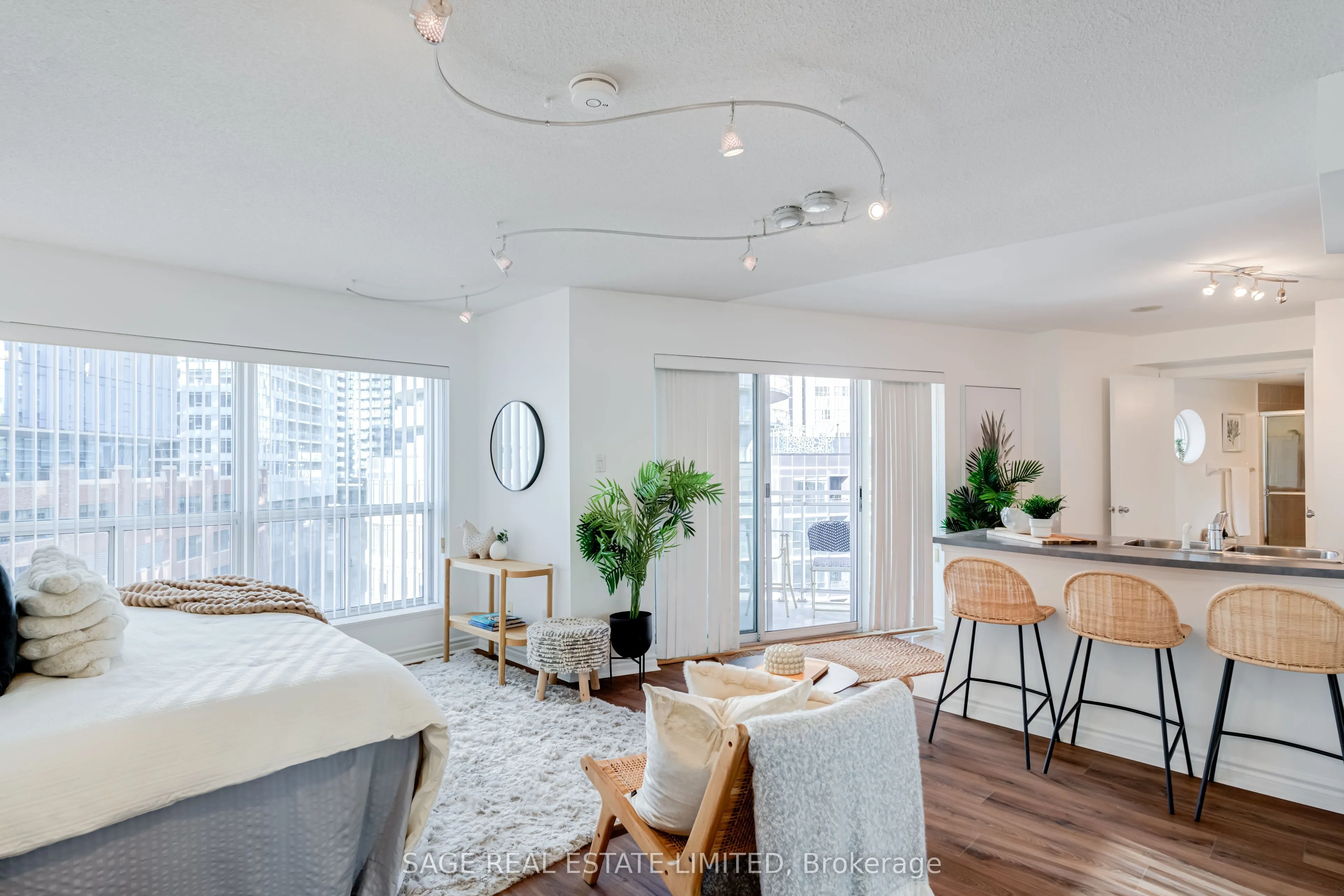 Condo Apartment 1 bathroom at 600 Queens Quay N/A in Toronto - MLS# C12593190