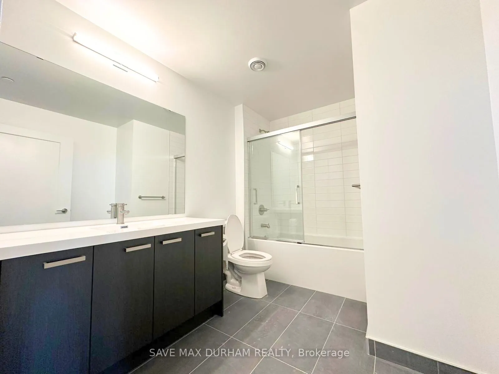 Condo Apartment kitchen at 20 Soudan Avenue Toronto