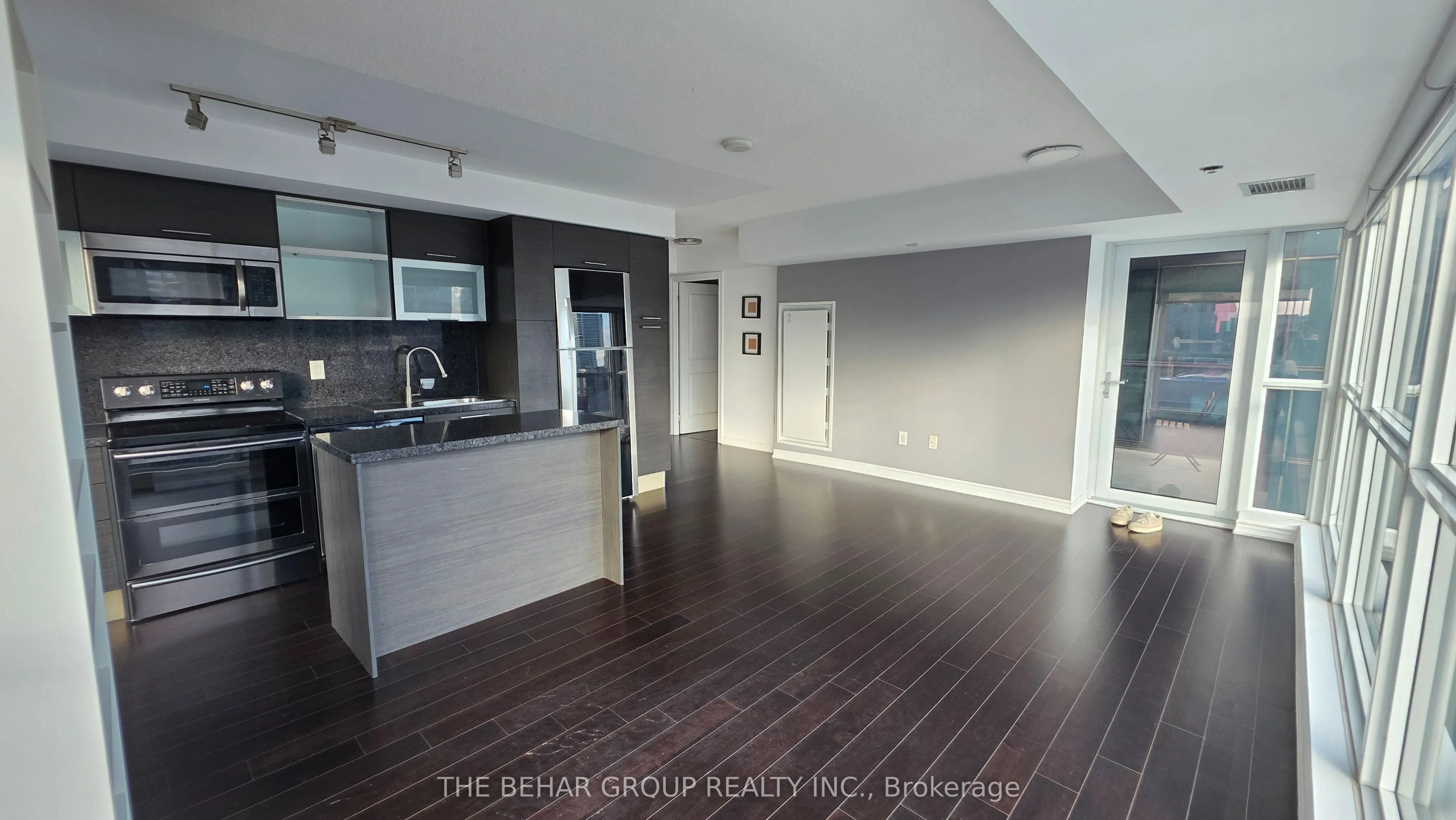 Condo Apartment 3 bedroom 2 bathroom at 386 Yonge Street in Toronto - MLS# C12606146
