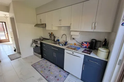 22 Elvina Gardens, Toronto, ON M4P 1X8