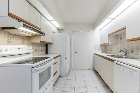 33 Elmhurst Avenue, Toronto, ON M2N 6G8