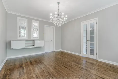 48 Bannatyne Dr, Toronto, ON M2L 2N9