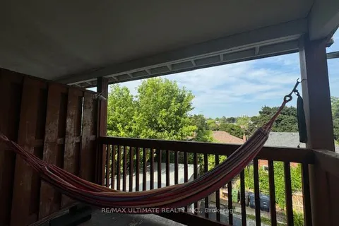 127 Robina Avenue, ON M6C 3Y8