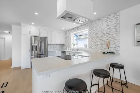 39 TREADGOLD Cres, Toronto, ON M3A 1X1
