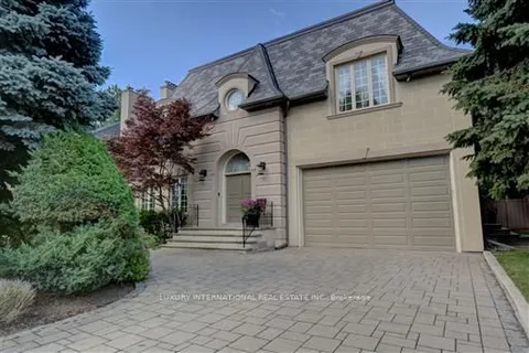33 York Rd, Toronto, ON M2L 1H4