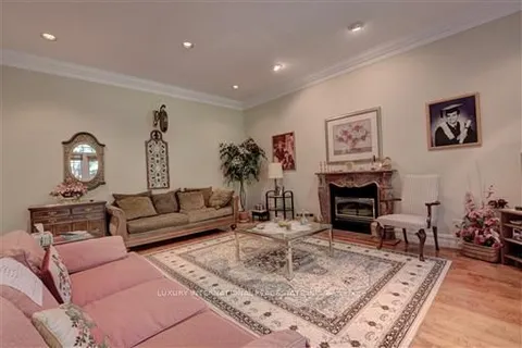 33 York Rd, Toronto, ON M2L 1H4