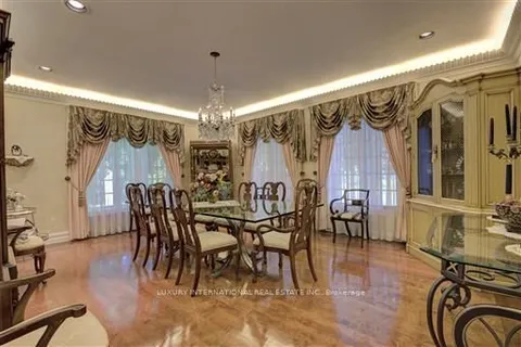 33 York Rd, Toronto, ON M2L 1H4