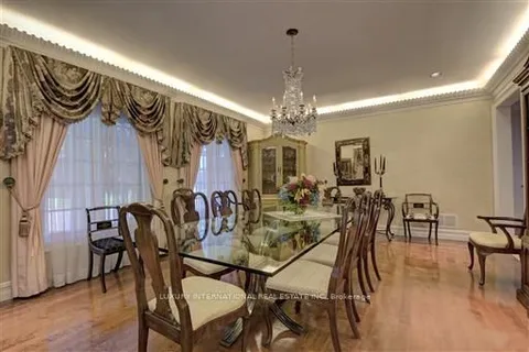 33 York Rd, Toronto, ON M2L 1H4