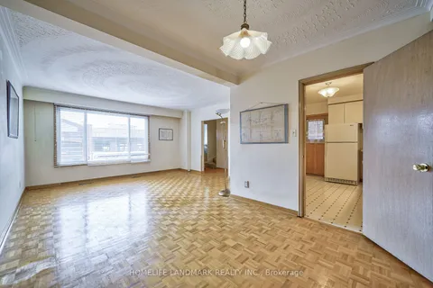 796 Davenport Rd, Toronto, ON M6G 2B3