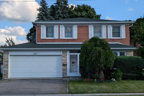 9 Crossen Dr, Toronto, ON M2M 1N7