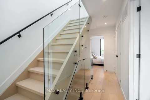 393 Harbord St, Toronto, ON M6G 1J1