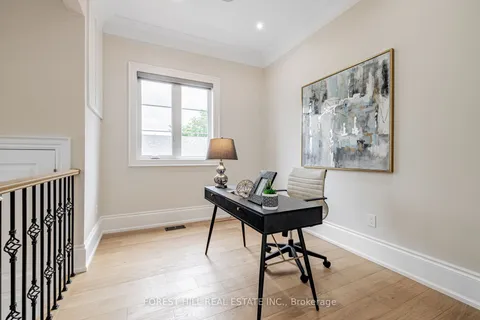 5 Charlemagne Dr, Toronto, ON M2N 4H7