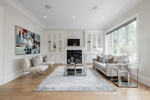 5 Charlemagne Dr, Toronto, ON M2N 4H7