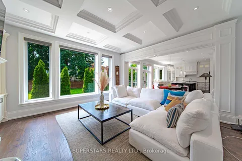 643 Glencairn Ave, Toronto, ON M6B 1Z6