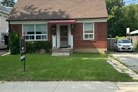 12 Pleasant Avenue, ON M2M 1L9