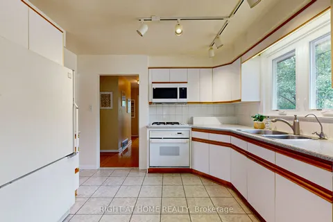 220 Homewood Ave, Toronto, ON M2M 1K6