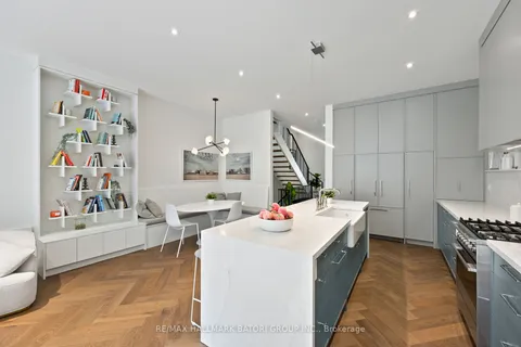 678 Oriole Pkwy, Toronto, ON M4R 2C5