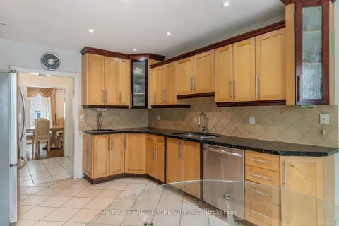 50 Russfax Dr, Toronto, ON M2R 3B1