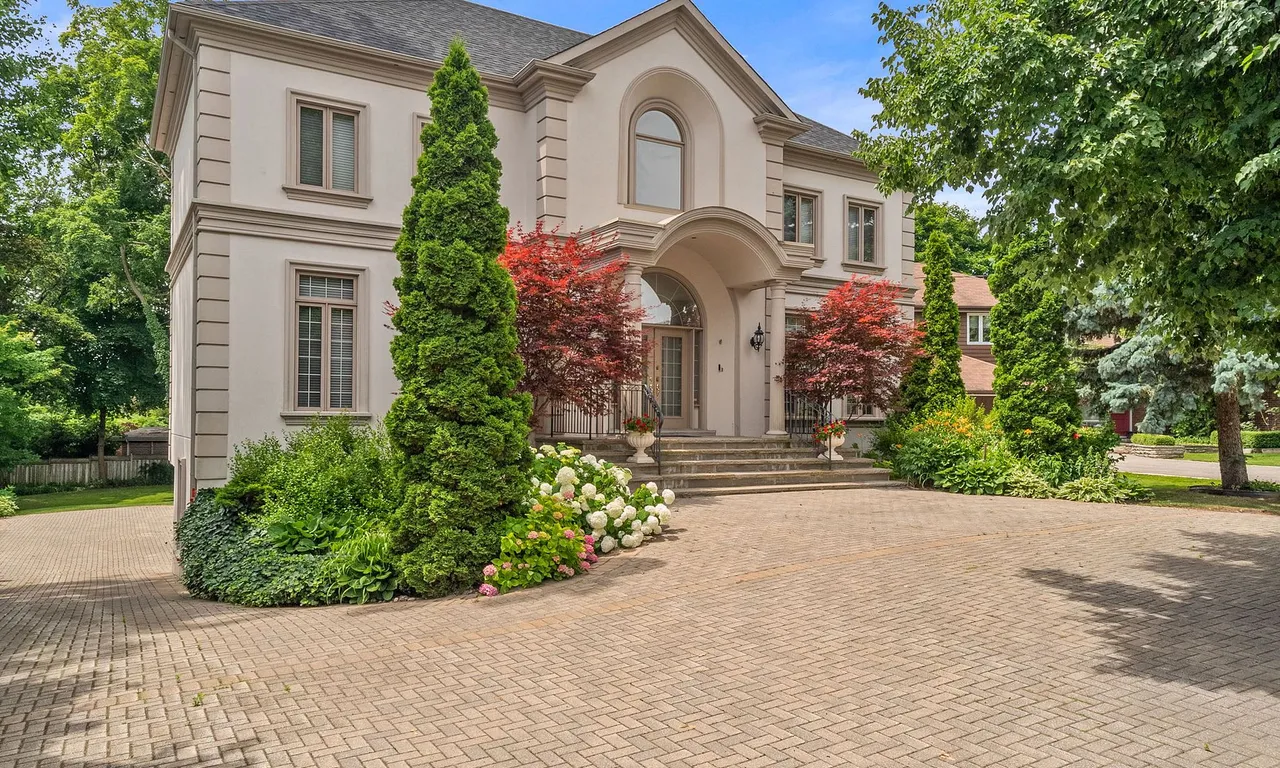 17 Paddock Crt, Toronto, ON M2L 2A7