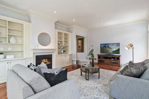 17 Paddock Crt, Toronto, ON M2L 2A7