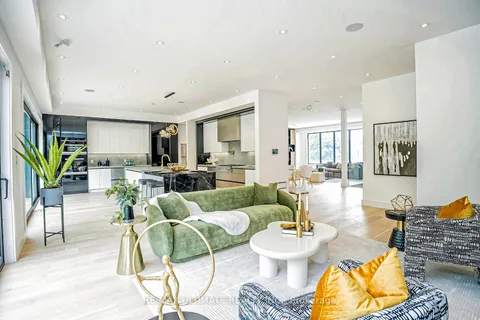 4 Burleigh Heights Dr, Toronto, ON M2K 1Y7