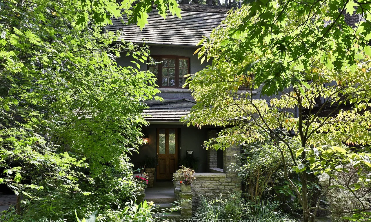 12 Wychwood Park, Toronto, ON M6G 2V5