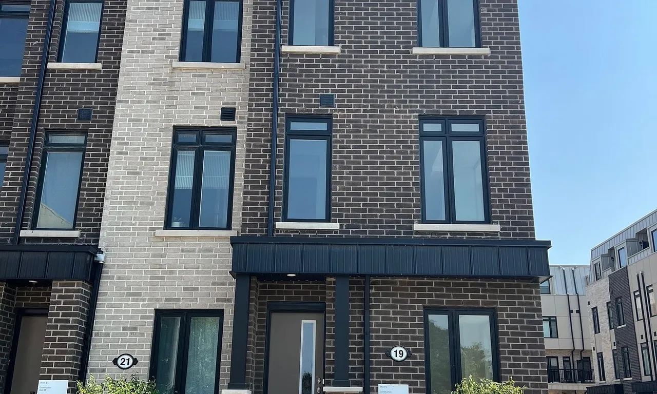 100 Bartley Dr, Toronto, ON M4A 1C5