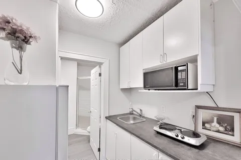 185 Steeles Ave, Toronto, ON M2M 3Y6