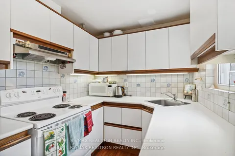 120 Bevdale Rd, Toronto, ON M2R 1L7