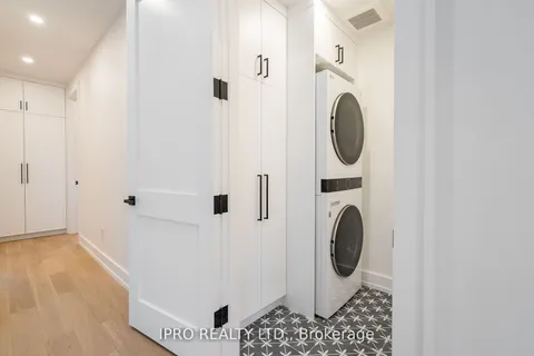 303 Wychwood Ave, Toronto, ON M6C 2T6