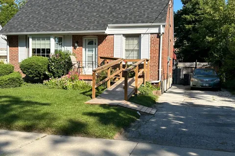 18 Pleasant Avenue, ON M2M 1L9