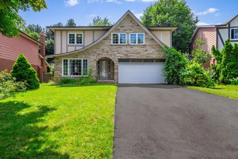 44 Seneca Hill Dr, Toronto, ON M2J 2W4