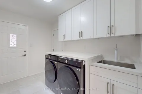 128 Abbeywood Tr, Toronto, ON M3B 3B5