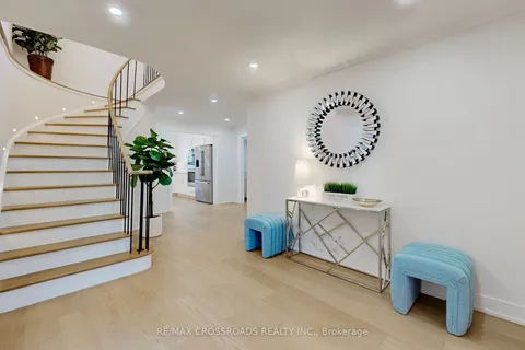 128 Abbeywood Tr, Toronto, ON M3B 3B5