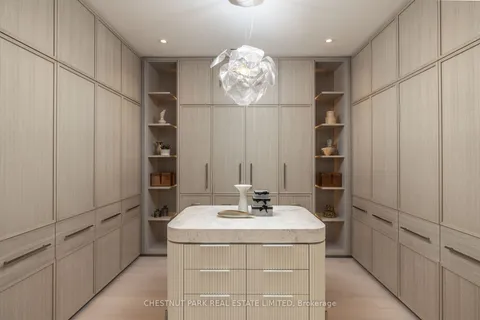 84 Old Forest Hill Rd, Toronto, ON M5P 2R5