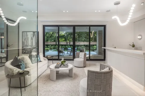 84 Old Forest Hill Rd, Toronto, ON M5P 2R5