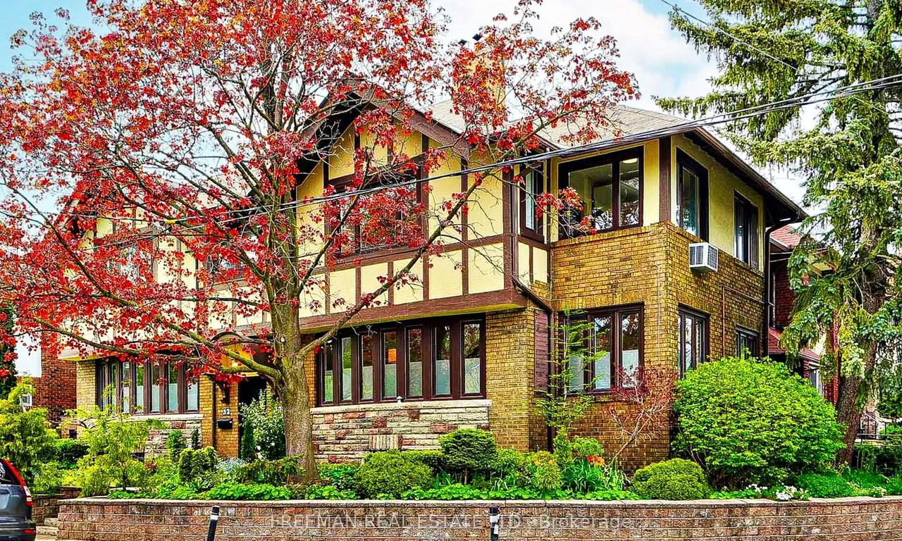 30 Wells St, Toronto, ON M5R 1P2