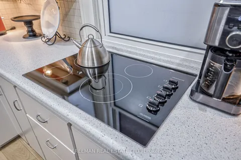 30 Wells St, Toronto, ON M5R 1P2