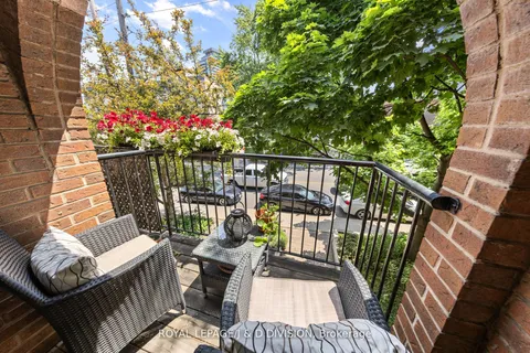 134 Dupont St, Toronto, ON M5R 1V2