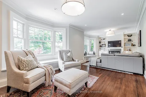 32 Roxborough Street, Toronto, ON M4W 1V6