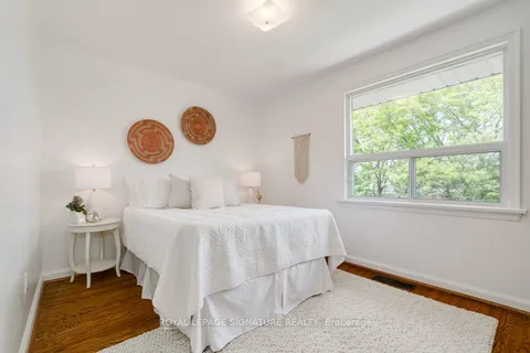 64 RUSCICA Dr, Toronto, ON M4A 1R4